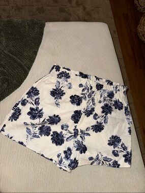 Lush White High-Waist Floral Print Shorts with Navy Blooms